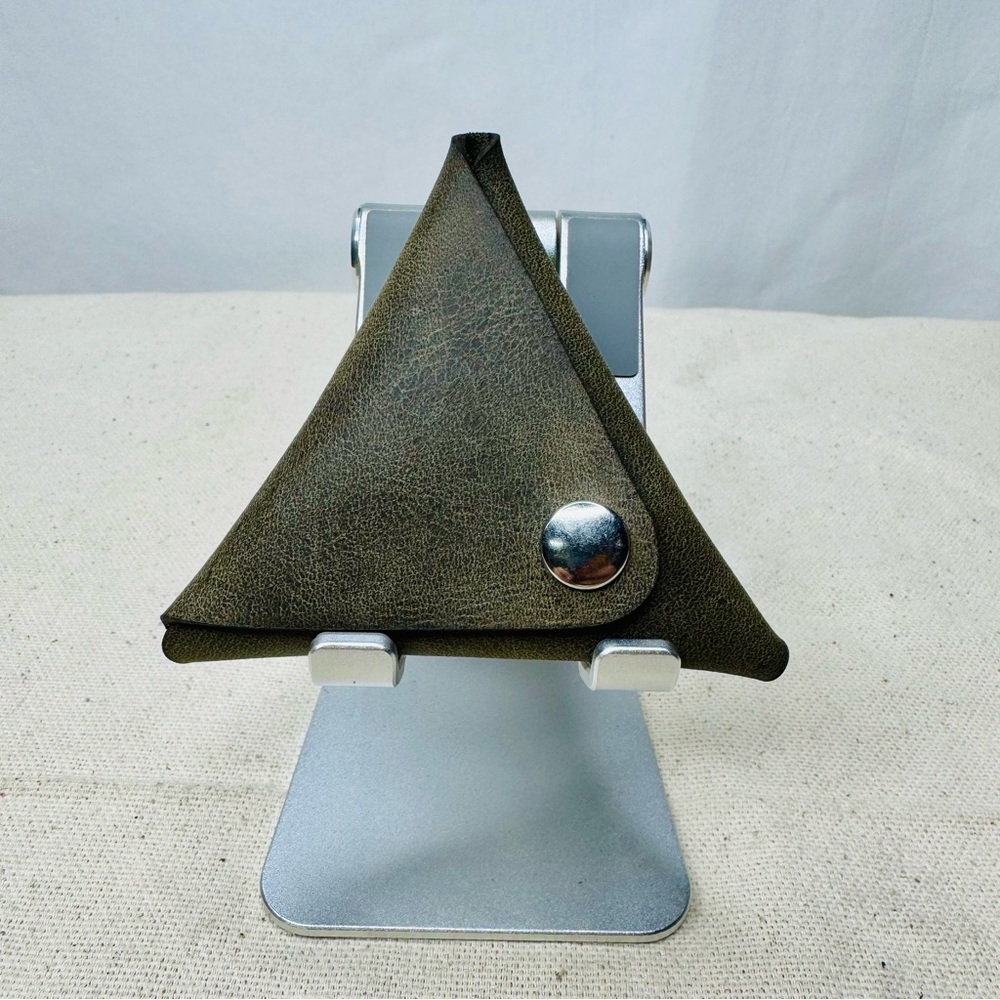 Green Triangular Smooth Leather Coin Pouch - Picture 2 of 5
